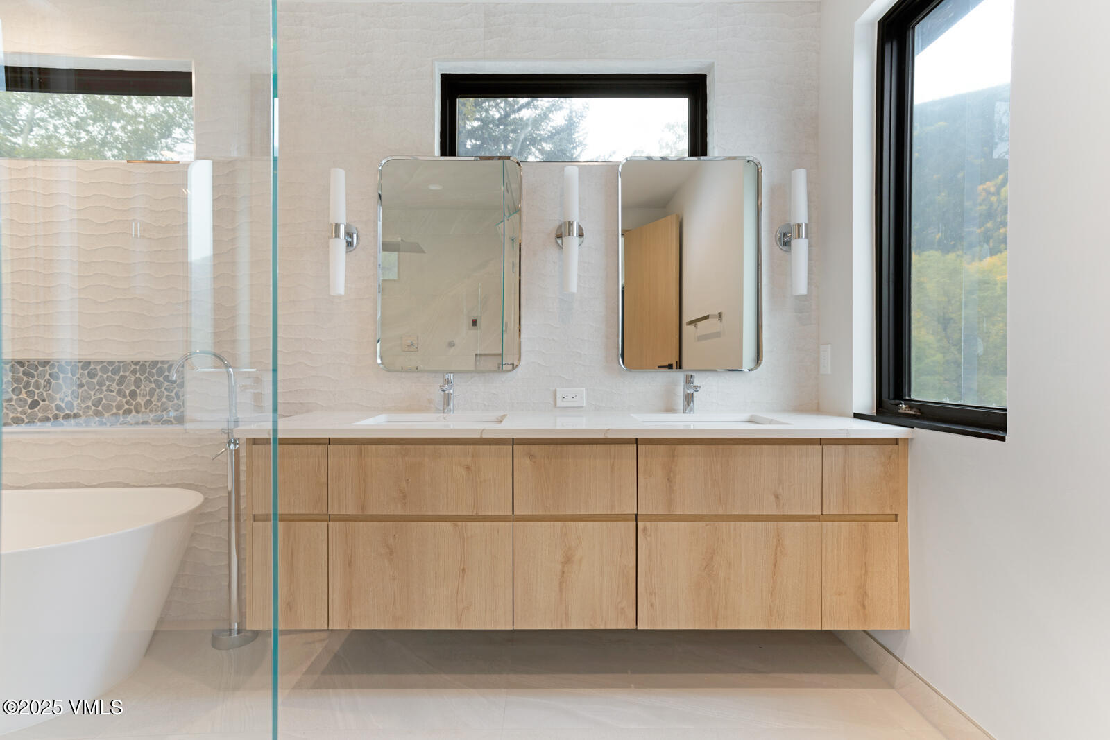 2811 Bald Mountain Road Vail, CO 81657 - Photo 28 of 55 a bathroom with a bathtub and a sink