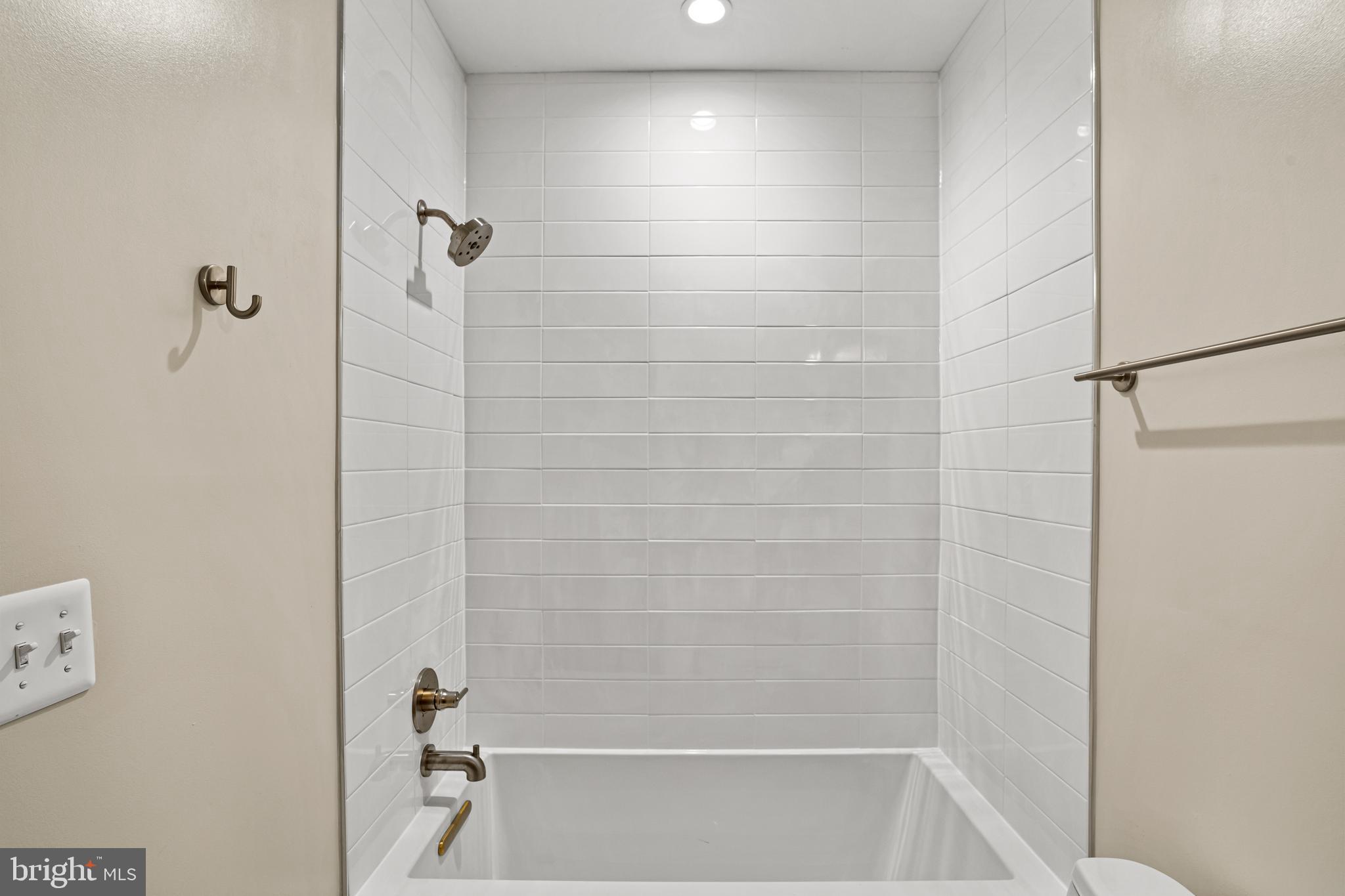 1402 12th Street Northwest, Unit 10 Washington, DC 20005 - Photo 23 of 38 a bathroom with a bathtub