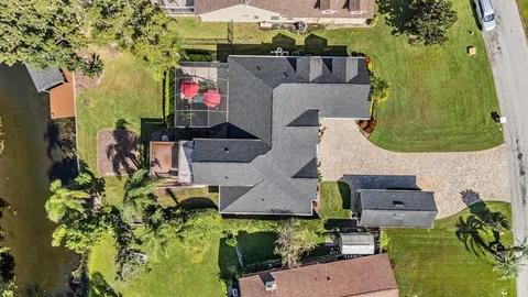 a view of yard with tree s