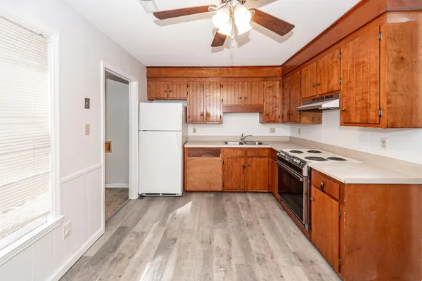 $1,550 | 120 Colonial Court, Summerville, SC 29483