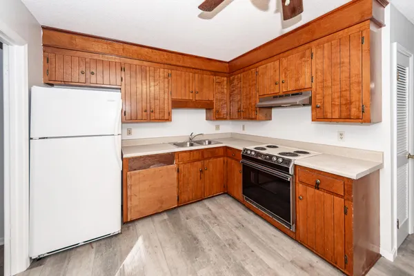 $1,550 | 120 Colonial Court, Summerville, SC 29483