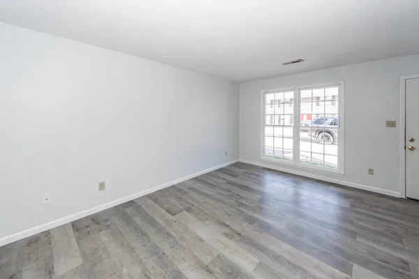 $1,550 | 120 Colonial Court, Summerville, SC 29483