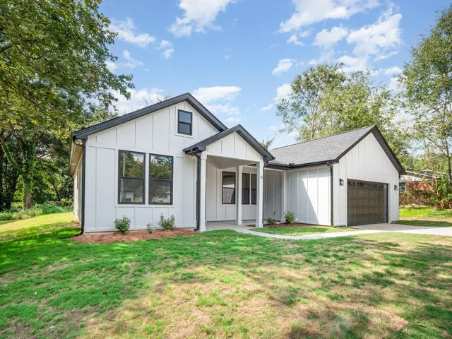 $400,000 | 6 Gavin Place, Taylors, SC 29687