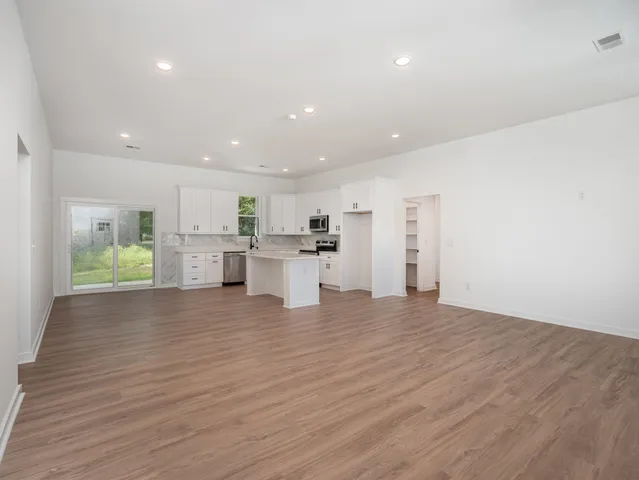 $400,000 | 6 Gavin Place, Taylors, SC 29687