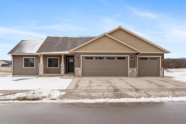 $485,000 | 835 Crockett Drive, Holmen, WI 54636