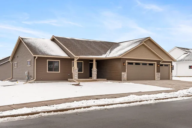 $485,000 | 835 Crockett Drive, Holmen, WI 54636