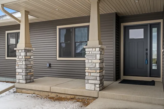 $485,000 | 835 Crockett Drive, Holmen, WI 54636