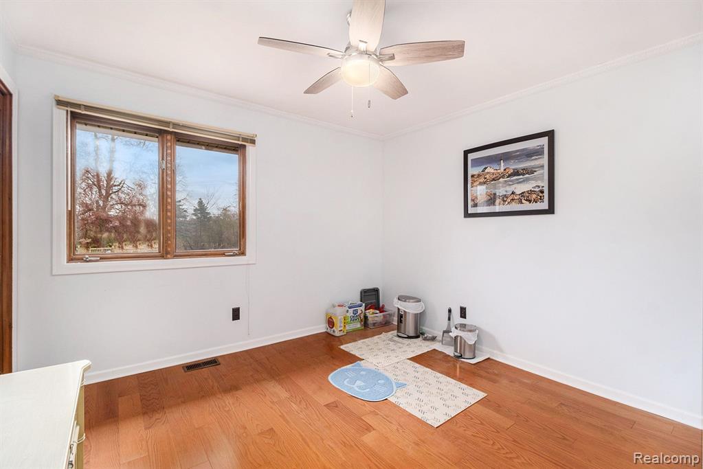26032 Steele Road Farmington Hills, MI 48331 - Photo 15 of 38