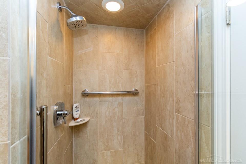 7292 Flamingo Road Algonac, MI 48001 - Photo 31 of 46 50160903-759ce250-aad2-42c6-9ebf-12cb62f11516.JPG
