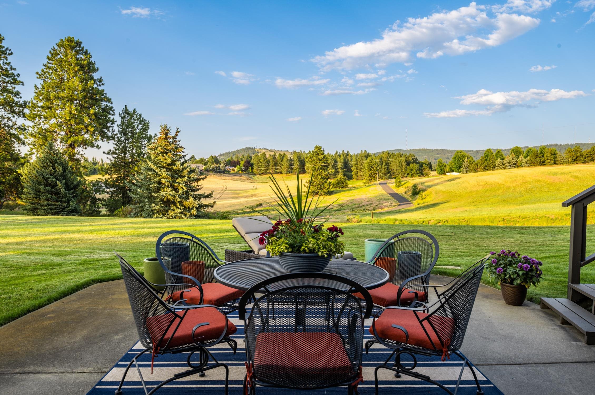 7404 South Regal Road Spokane, WA 99223 - Photo 3 of 35