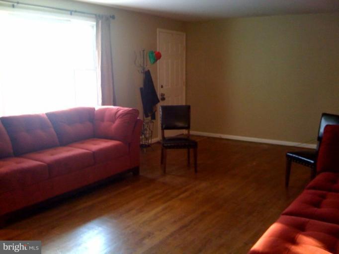 200 East Ridgely Road Lutherville-Timonium, MD 21093 - Photo 22 of 27 Living Room