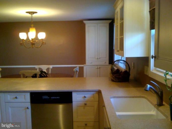 200 East Ridgely Road Lutherville-Timonium, MD 21093 - Photo 25 of 27 Kitchen/Dining Room