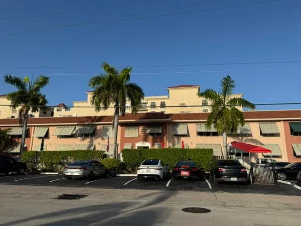 $2,600 | 2400 Northeast 33rd Avenue, Unit 208, Fort Lauderdale, FL 33305