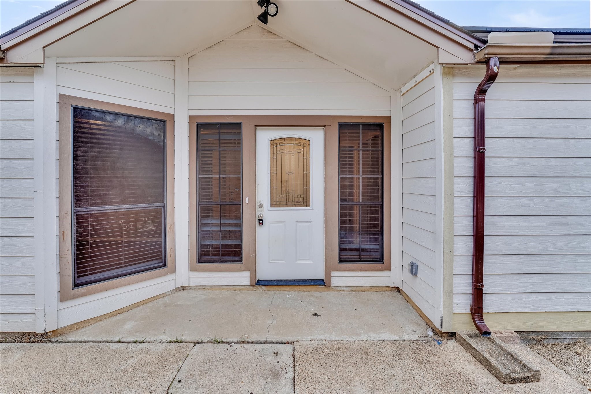 9407 Stockwell Street Houston, TX 77083 - Photo 3 of 29