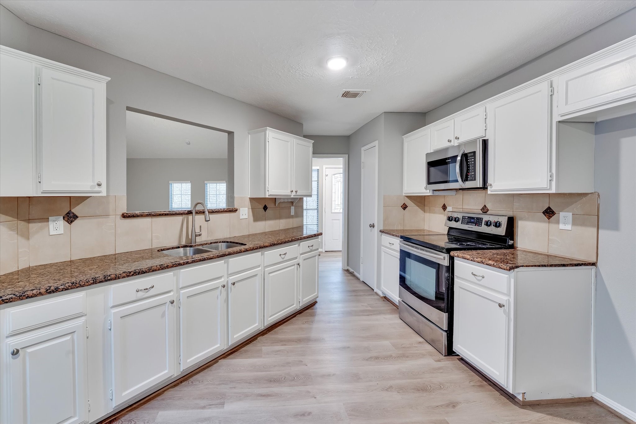 9407 Stockwell Street Houston, TX 77083 - Photo 5 of 29