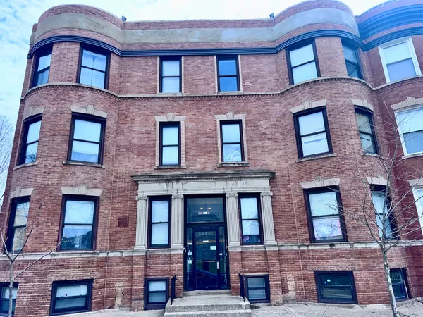 $210,000 | 4949 South Calumet Avenue, Unit 3S, Chicago, IL 60615