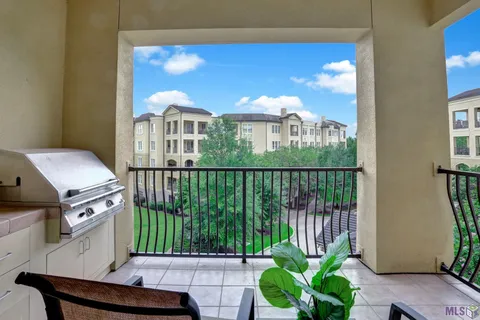 $335,000 | 998 Stanford Avenue, Unit 402, Baton Rouge, LA 70808