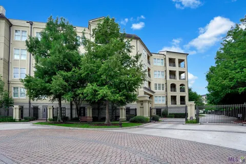 $335,000 | 998 Stanford Avenue, Unit 402, Baton Rouge, LA 70808