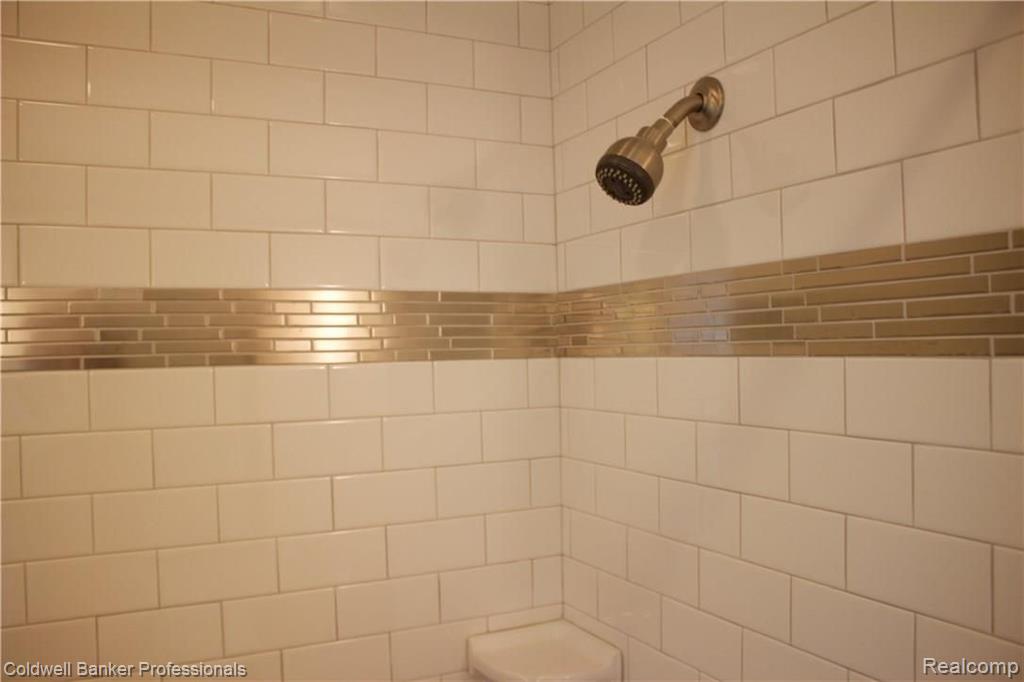 2035 Cambridge Road Berkley, MI 48072 - Photo 14 of 34