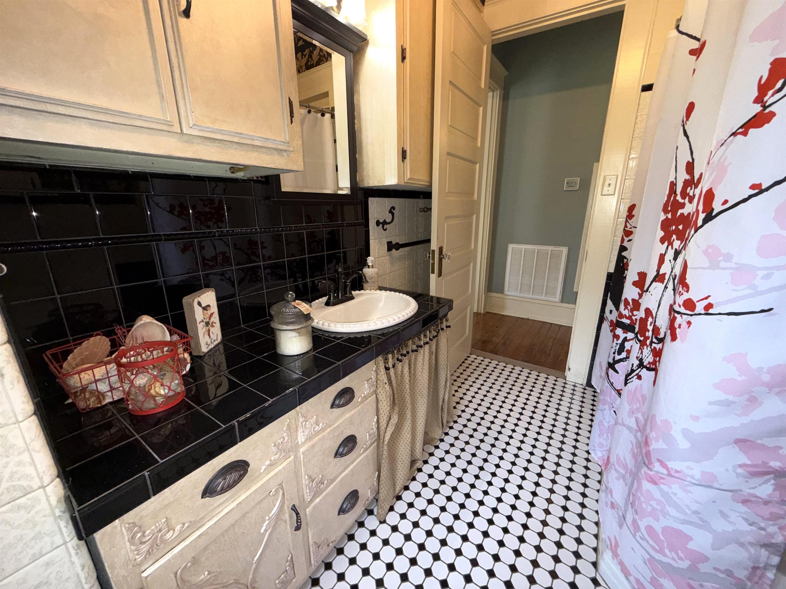 422 South Limestone Street Gaffney, SC 29340 - Photo 26 of 50