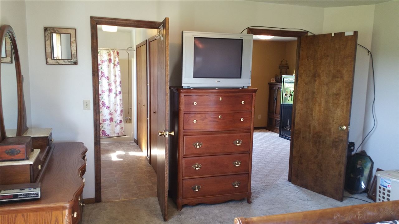 9041 Whitney Road Williamsburg, MI 49690 - Photo 27 of 37 1800191-30.JPG