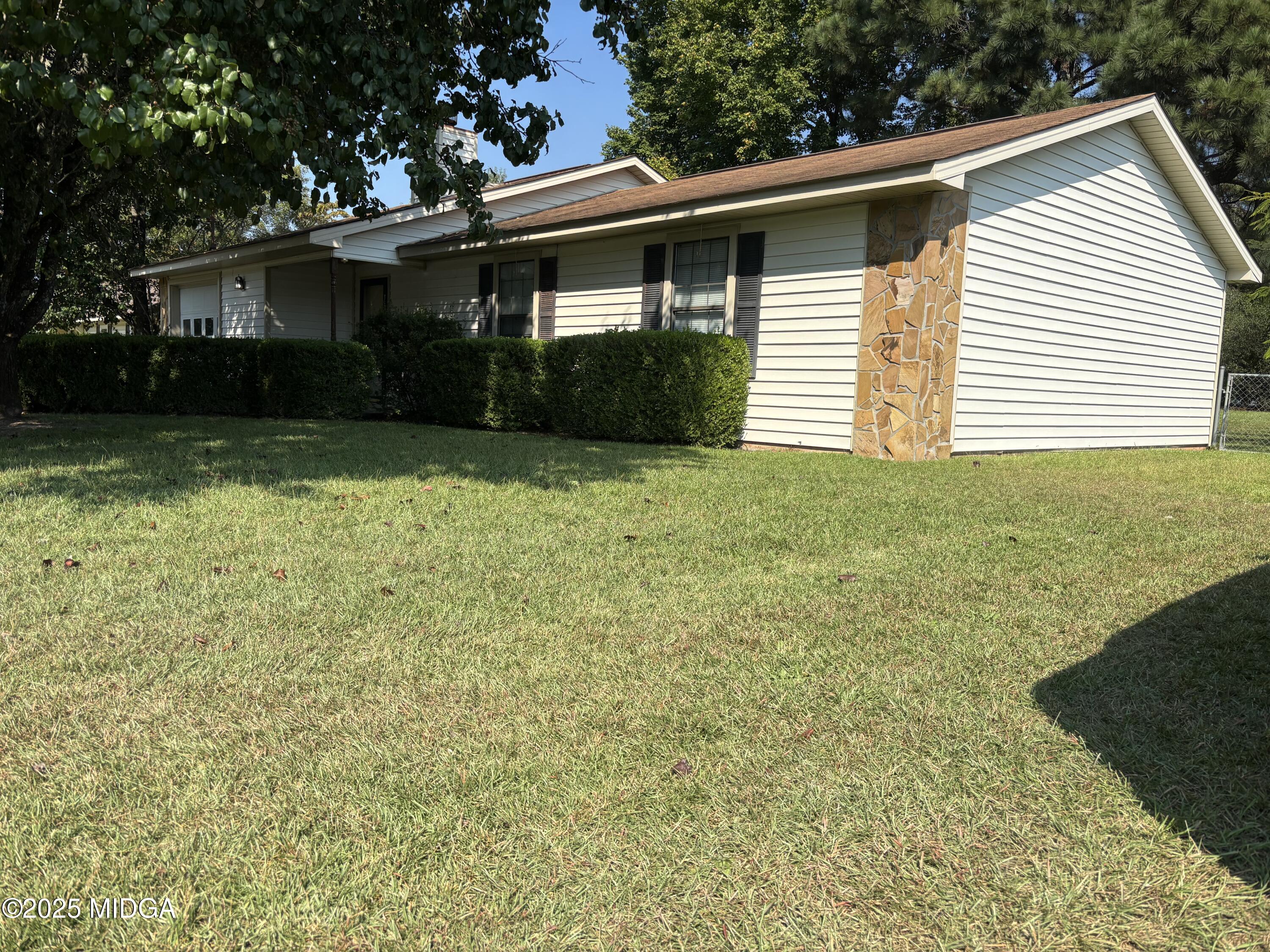 409 Fieldstone Road Warner Robins, GA 31093 - Photo 2 of 15 IMG_7480