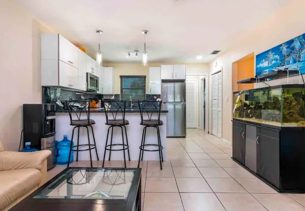 $2,800 | 2481 Northeast 2nd Avenue, Boca Raton, FL 33431