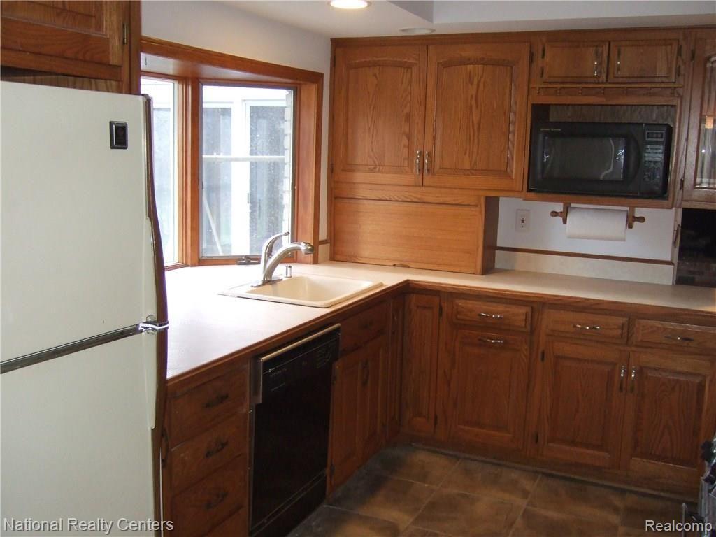16223 Riverside Street Livonia, MI 48154 - Photo 6 of 62