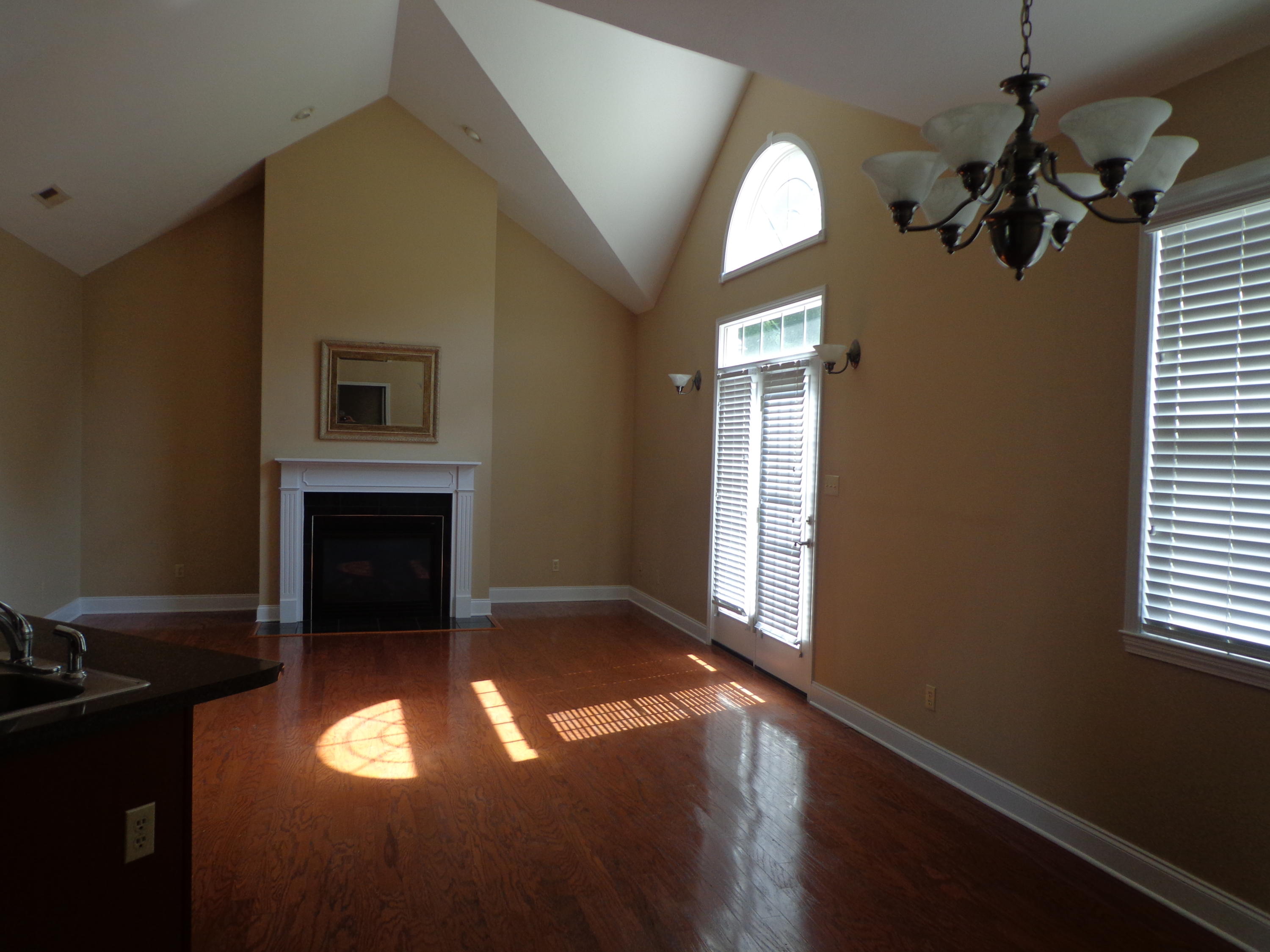 430 Merritt Road Maryville, TN 37804 - Photo 4 of 14 Great room with high ceilings