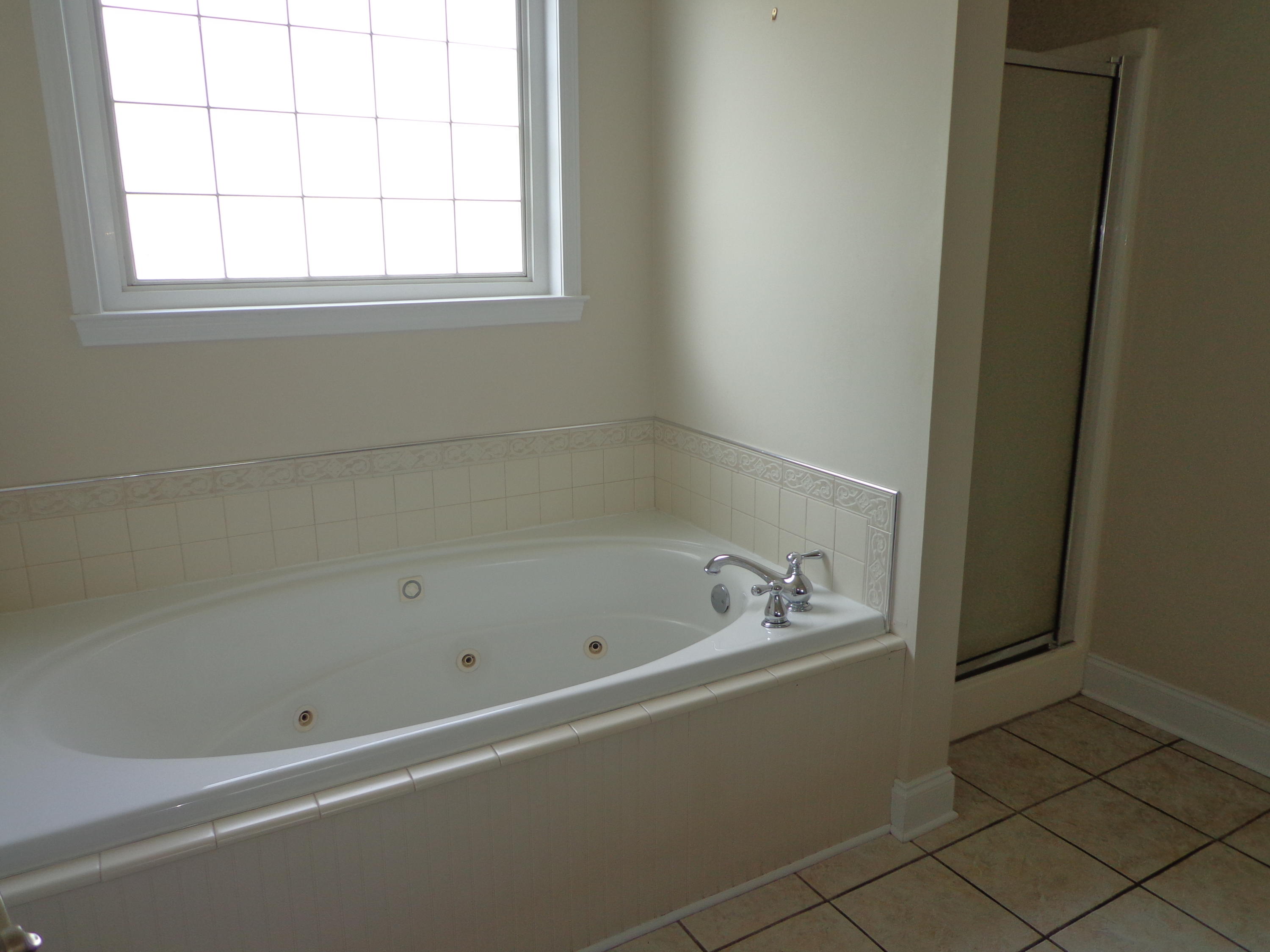 430 Merritt Road Maryville, TN 37804 - Photo 8 of 14 whirlpool and seperate shower