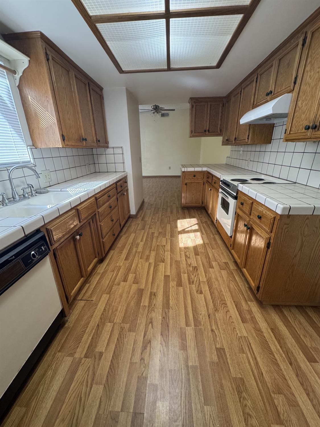 1104 Pinewood Court Madera, CA 93637 - Photo 2 of 16