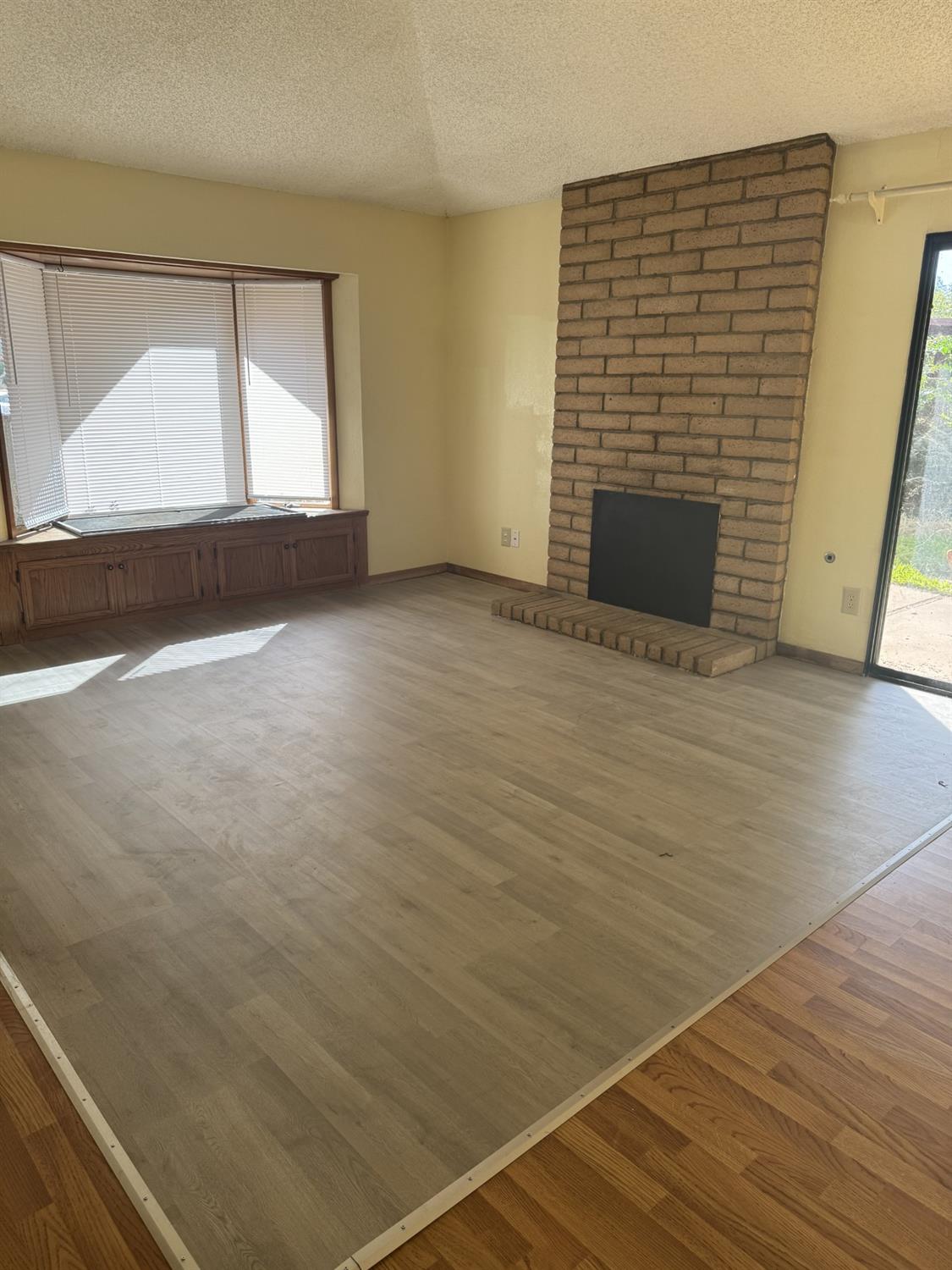 1104 Pinewood Court Madera, CA 93637 - Photo 4 of 16