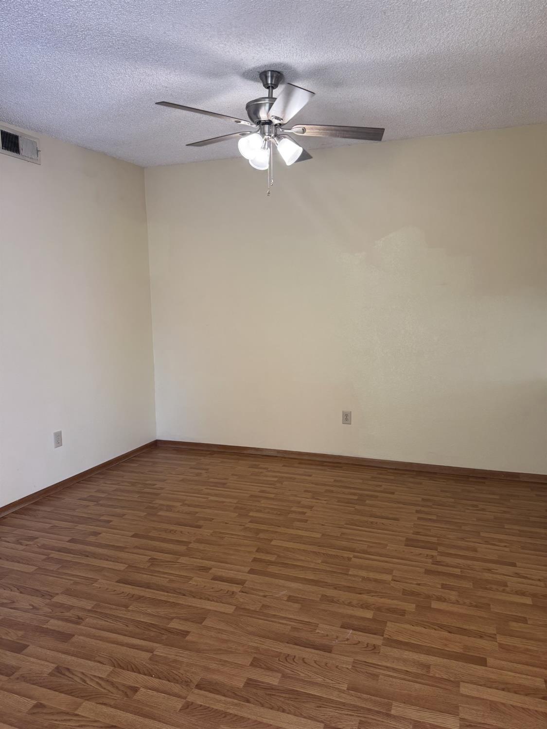 1104 Pinewood Court Madera, CA 93637 - Photo 6 of 16