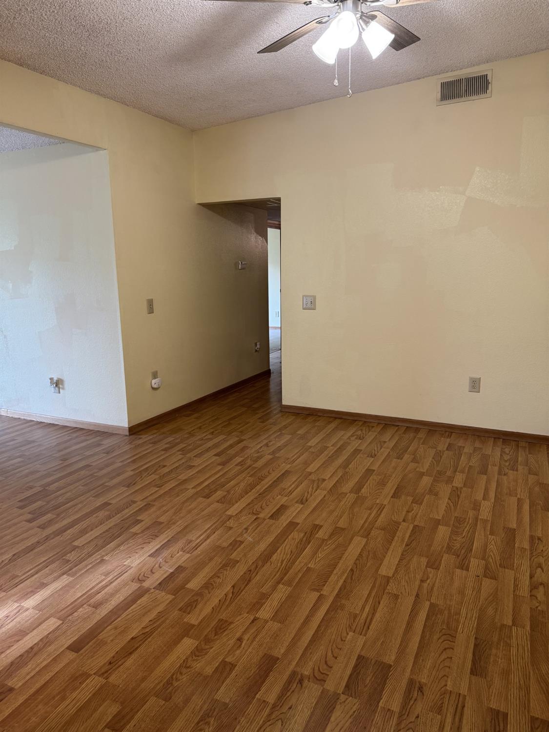 1104 Pinewood Court Madera, CA 93637 - Photo 7 of 16