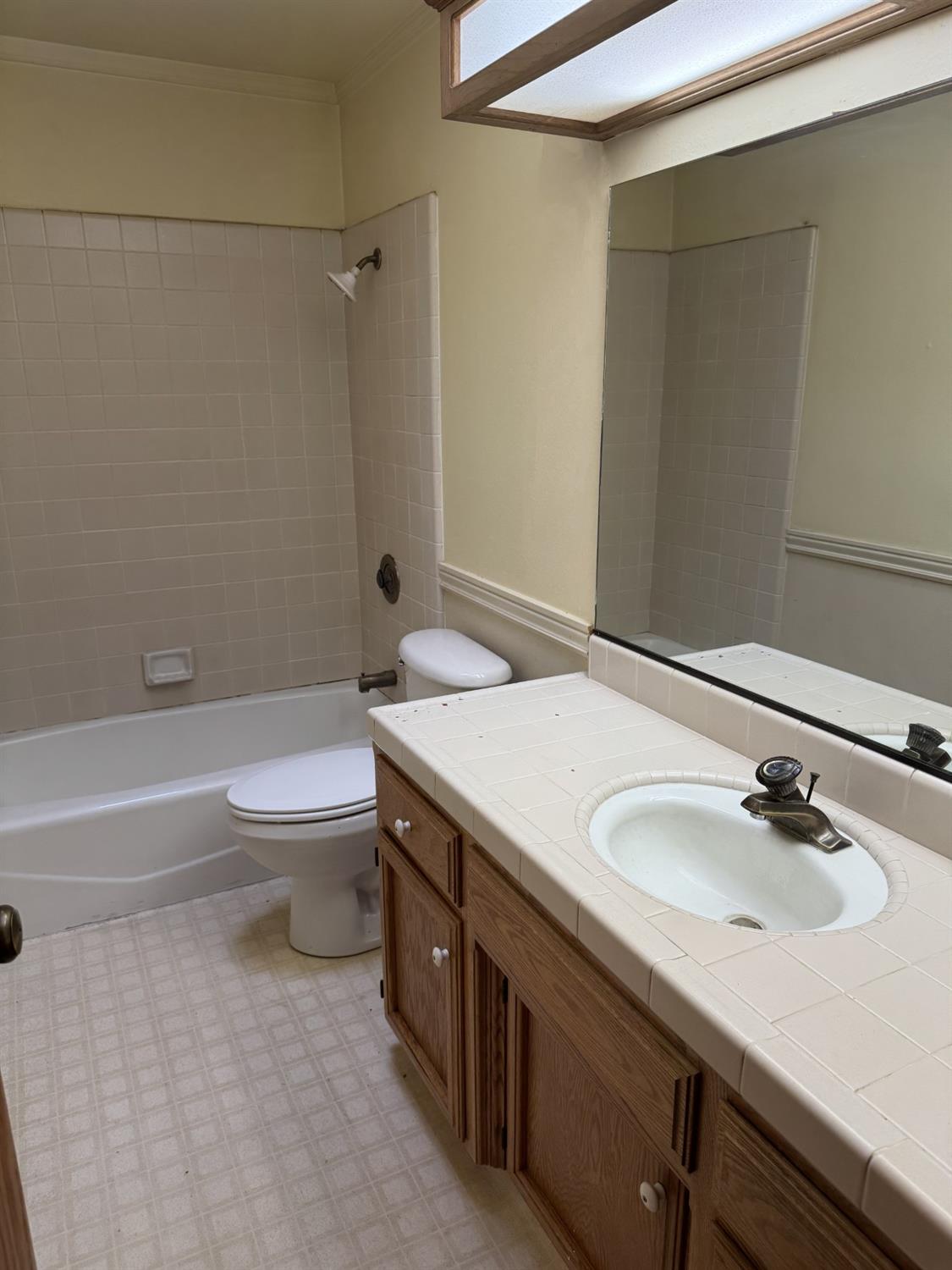 1104 Pinewood Court Madera, CA 93637 - Photo 8 of 16