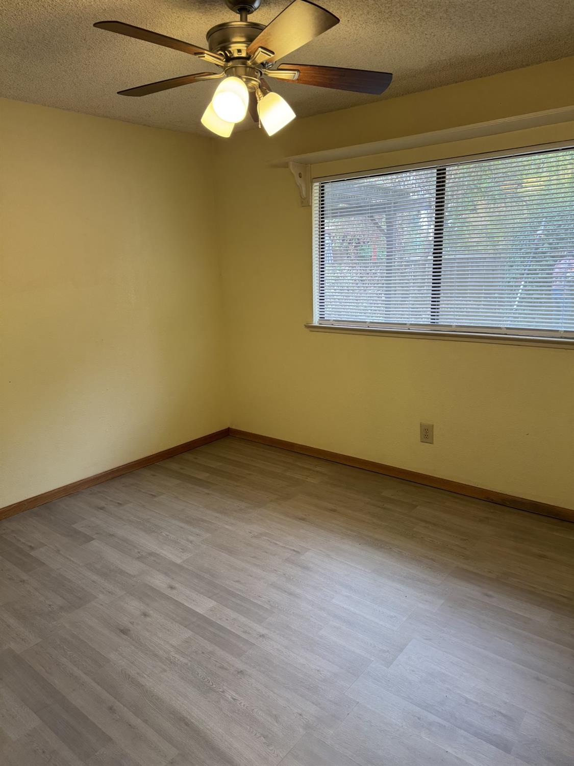 1104 Pinewood Court Madera, CA 93637 - Photo 9 of 16