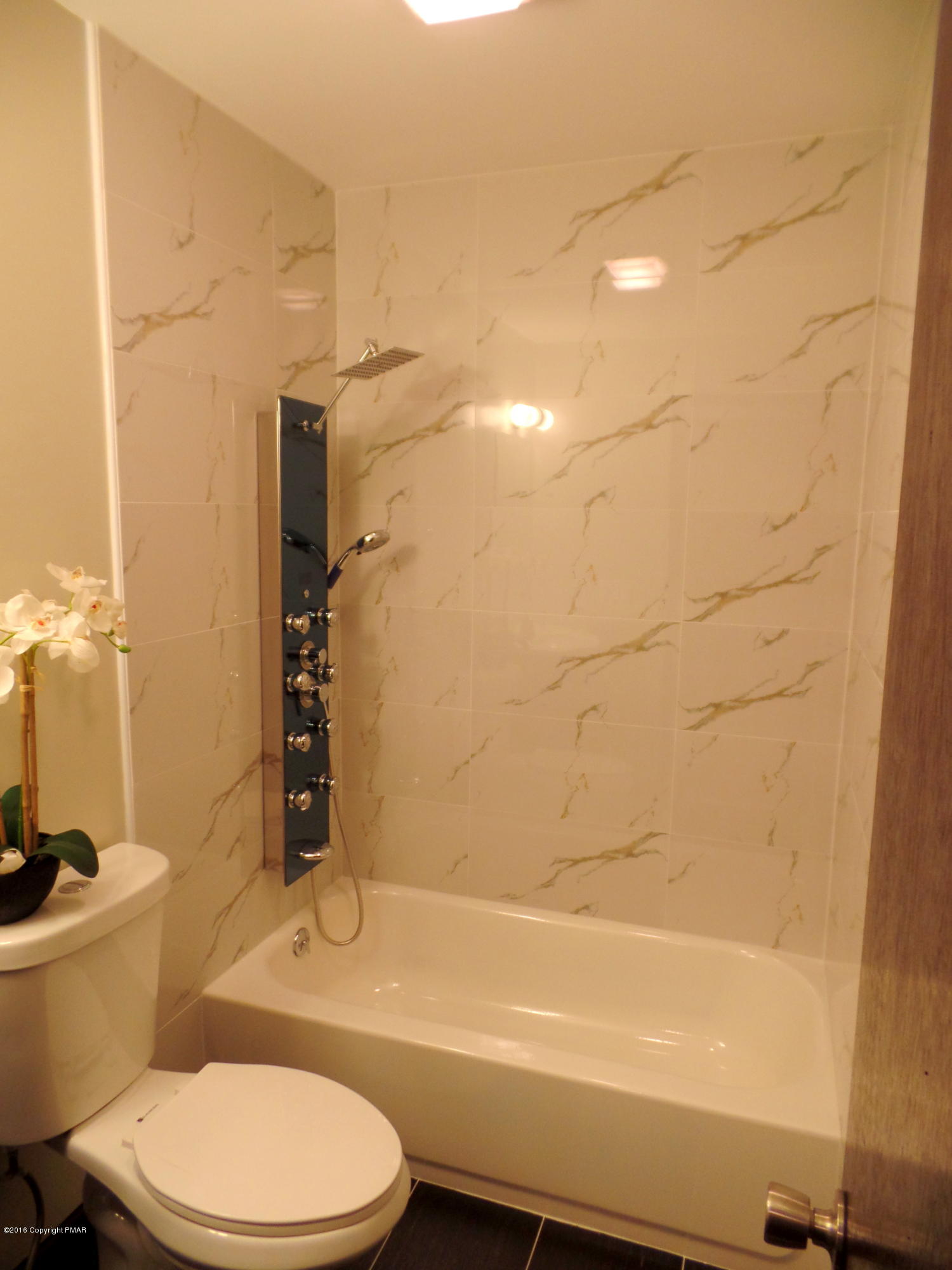 116 Yellow Birch Lane Long Pond, PA 18334 - Photo 21 of 35 main bath