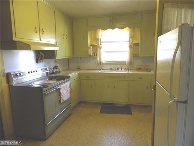 600 West Fairfield Road High Point, NC 27263 - Photo 2 of 13 Kitchen.
