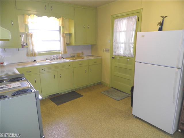 600 West Fairfield Road High Point, NC 27263 - Photo 3 of 13 Kitchen.