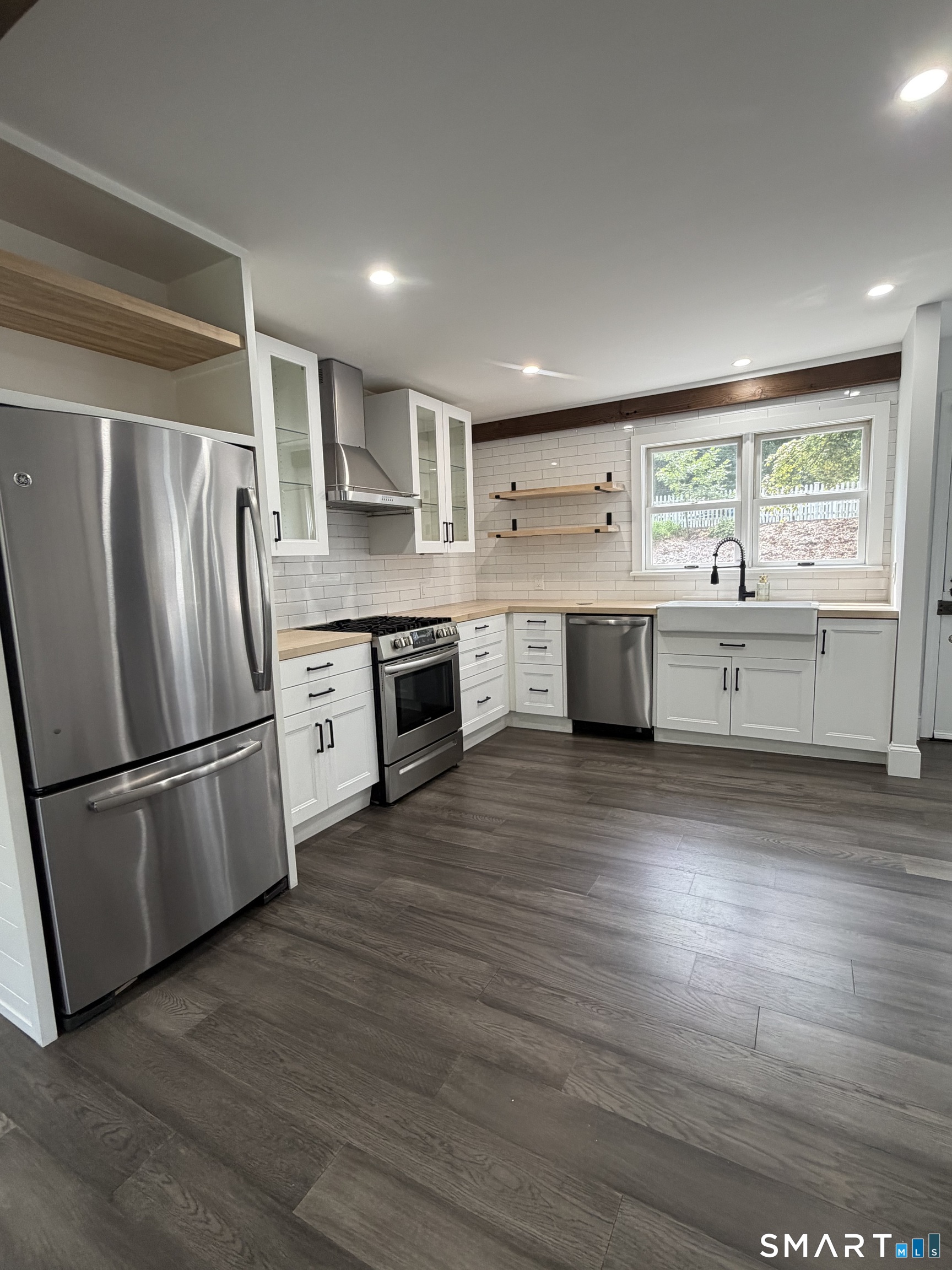 32 Chestnut Hill Road Newtown, CT 06482 - Photo 5 of 23 Gallery Image 5