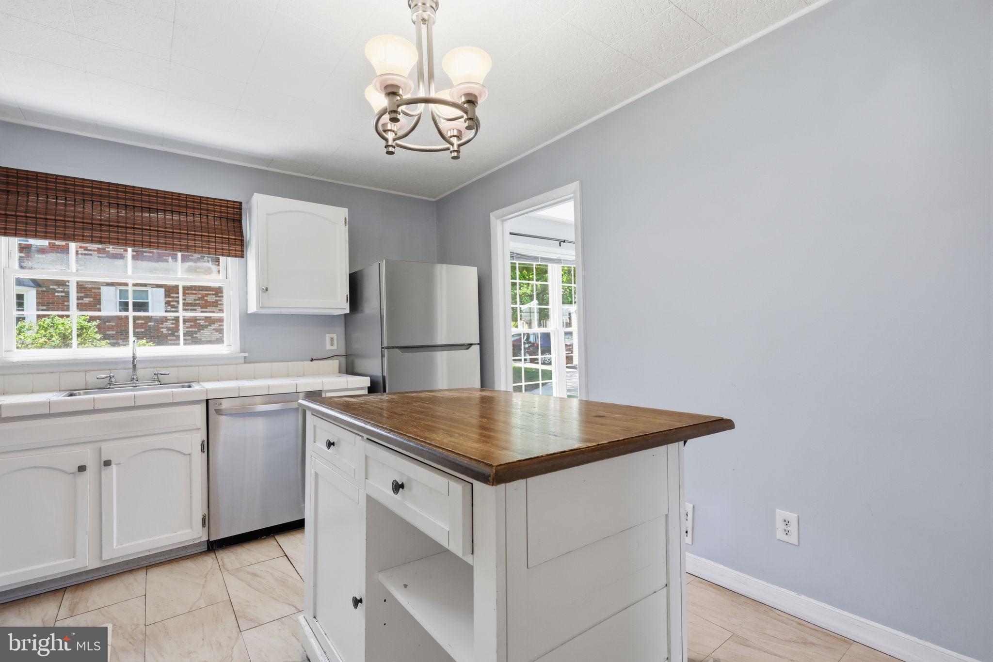392 Rutgers Court Bensalem, PA 19020 - Photo 7 of 23 Gallery Image 7