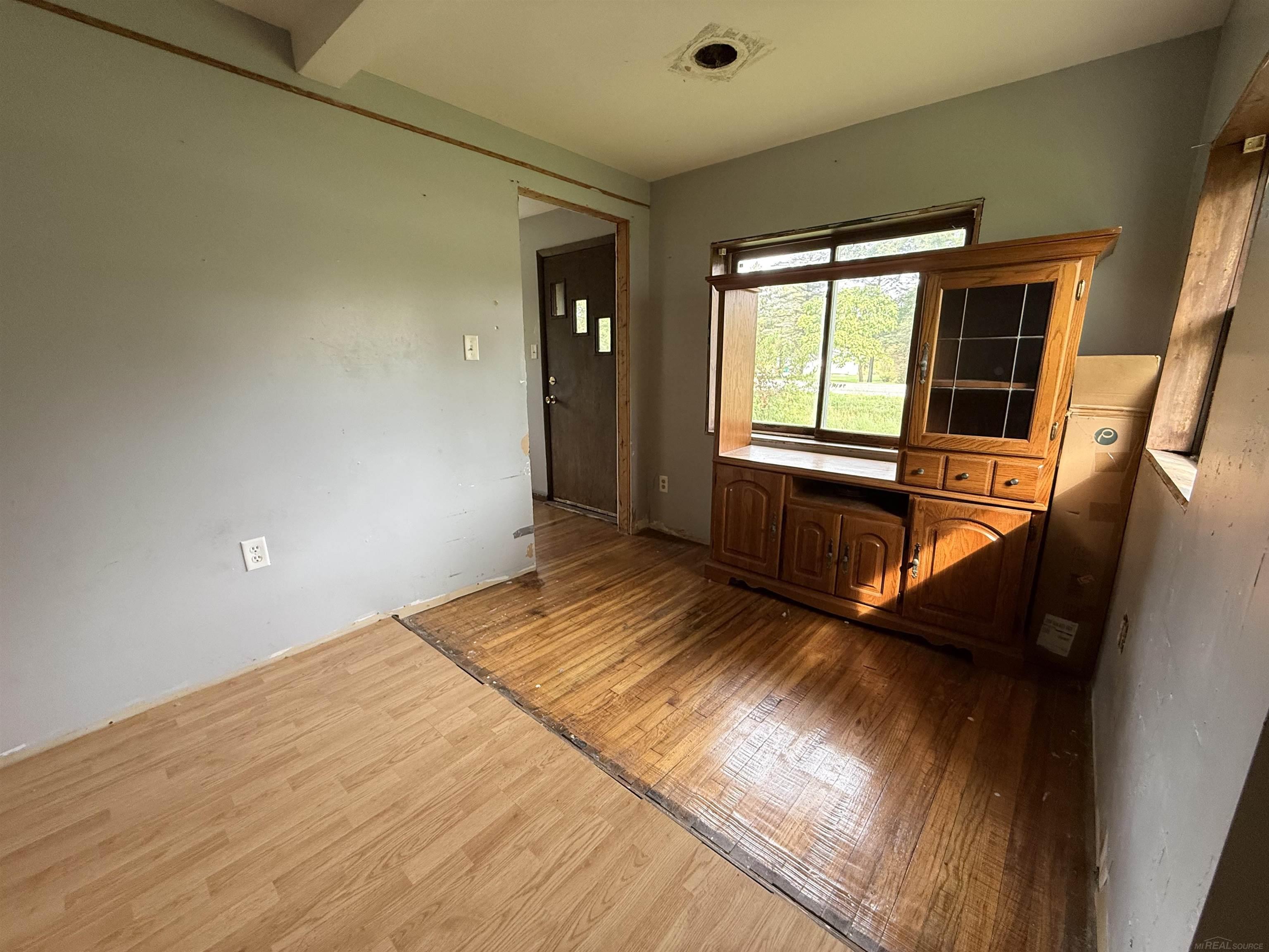 1895 Range Road Smiths Creek, MI 48074 - Photo 8 of 9 50189784-8384f7bb-ca40-4094-b654-1b5829fc4684.JPG