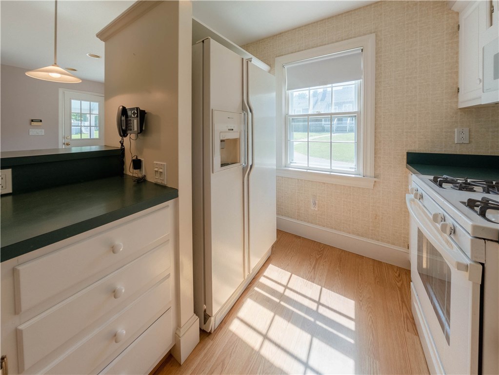 1724 Crandall Road Tiverton, RI 02878 - Photo 20 of 37