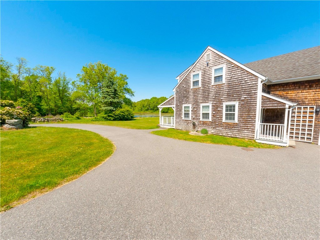 1724 Crandall Road Tiverton, RI 02878 - Photo 4 of 37