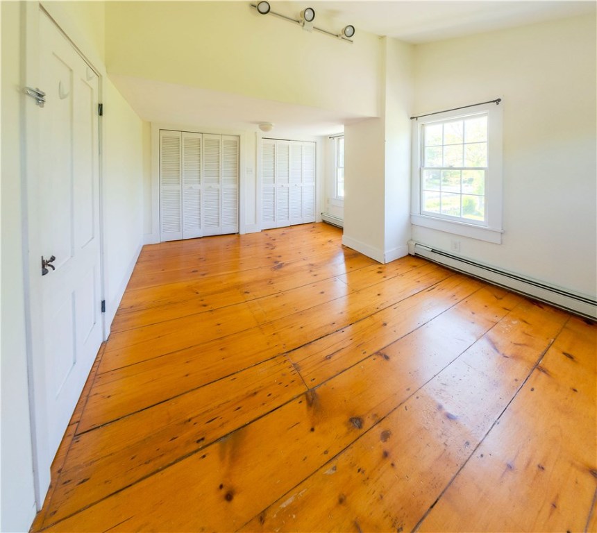 1724 Crandall Road Tiverton, RI 02878 - Photo 6 of 37