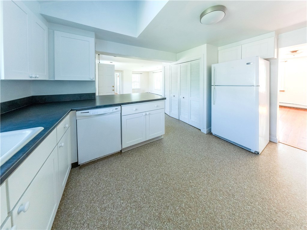 1724 Crandall Road Tiverton, RI 02878 - Photo 7 of 37