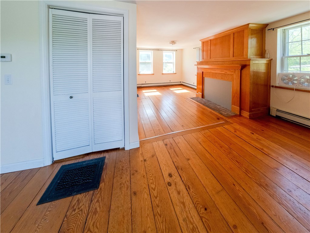 1724 Crandall Road Tiverton, RI 02878 - Photo 9 of 37