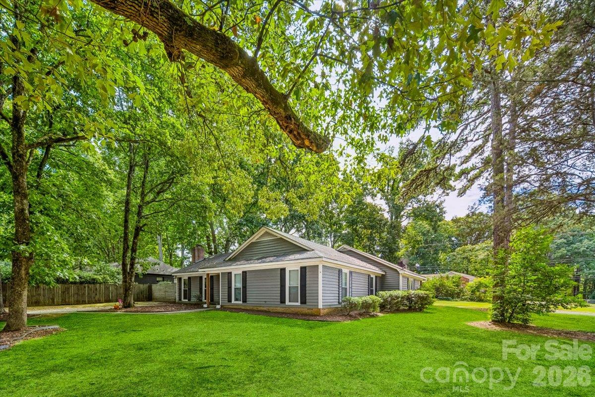 6000 Gate Post Road Charlotte, NC 28211 - Photo 3 of 6 Gallery Image 3