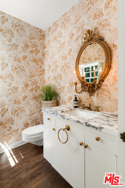 949 Stone Canyon Road Los Angeles, CA 90077 - Photo 18 of 41 a bathroom with a granite countertop sink and a mirror