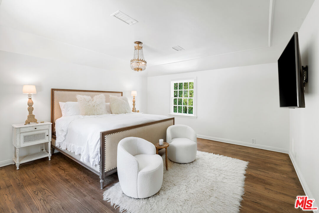 949 Stone Canyon Road Los Angeles, CA 90077 - Photo 21 of 41 a bedroom with a bed and flat screen tv